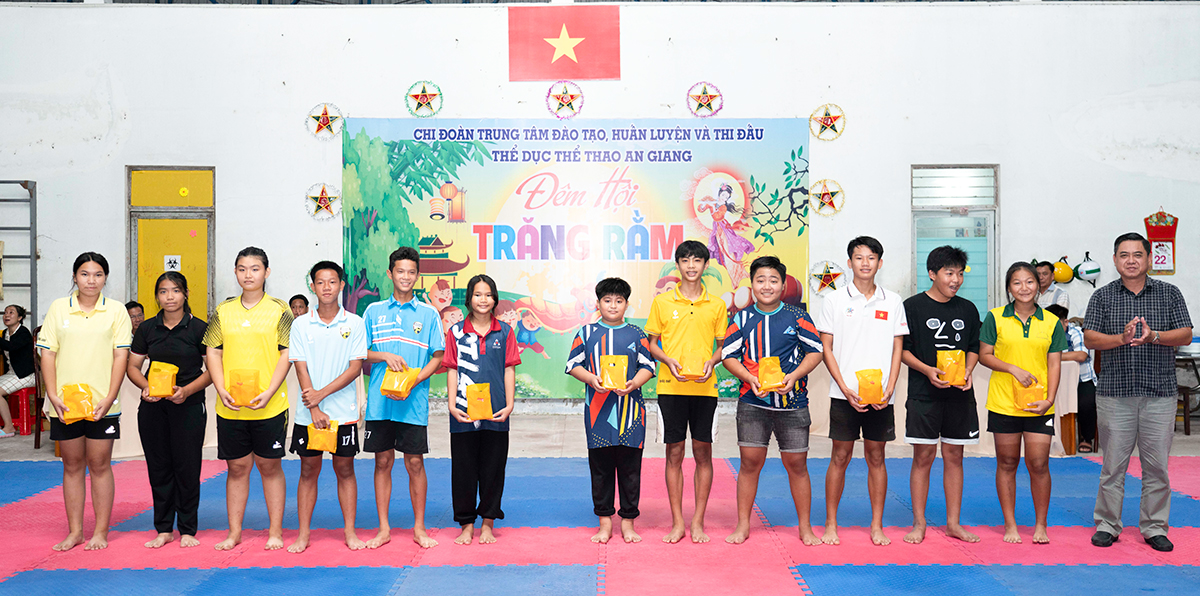 Hơn 160 vận động viên thiếu nhi vui “Đêm hội trăng rằm”