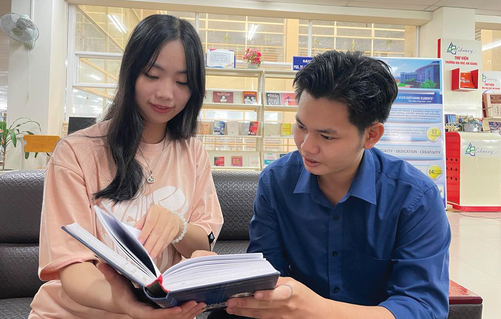 Bút nhóm Đồng Xanh - nơi ươm mầm những cây viết trẻ