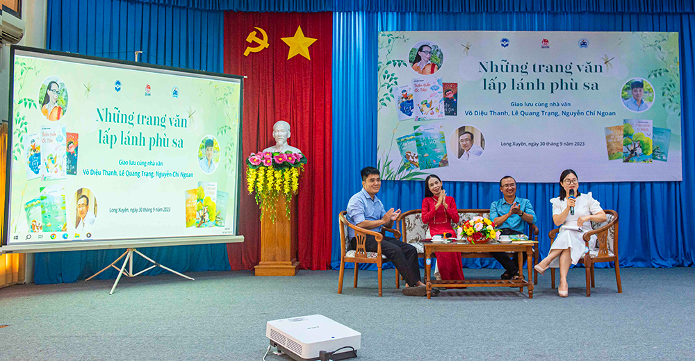 Giao lưu cùng nhà văn, chủ đề “Những trang văn lấp lánh phù sa”