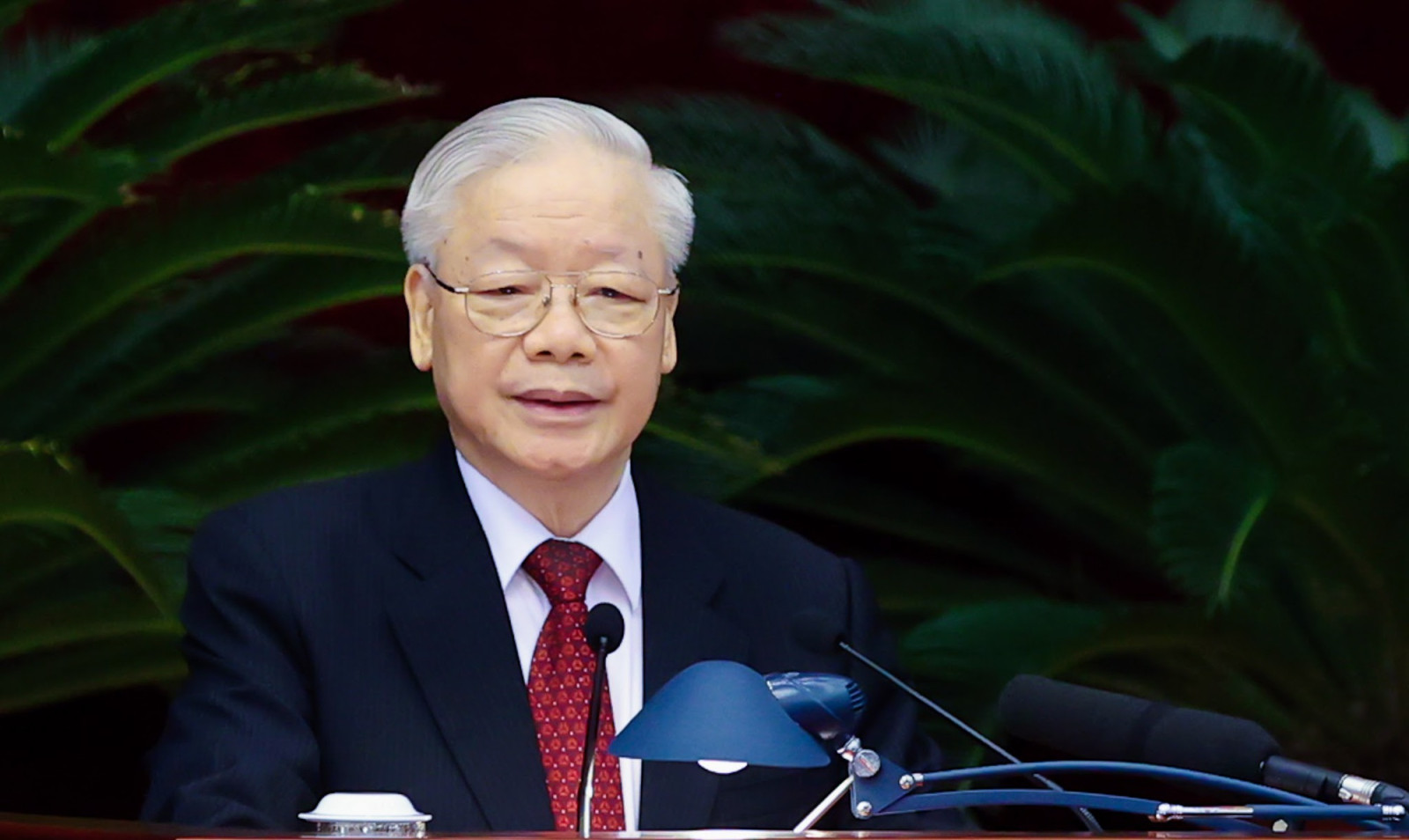 Trung ương bàn về tình hình KT-XH; thực hiện chế độ tiền lương mới; quyết định nhiều vấn đề trọng đại