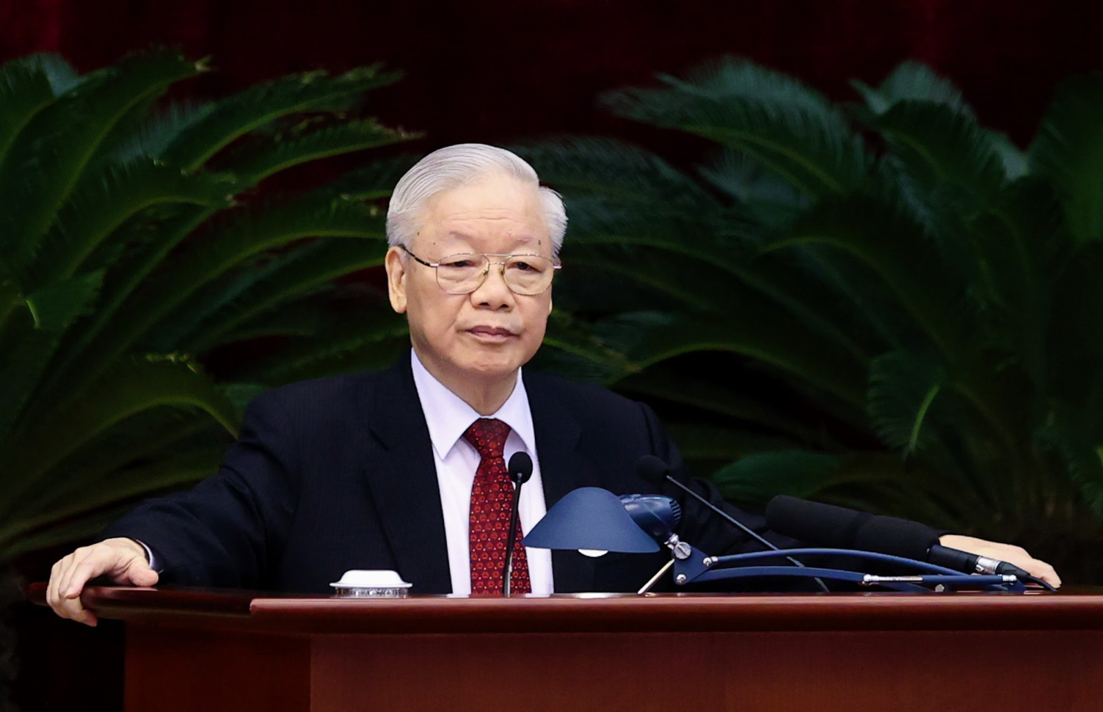 Trung ương bàn về tình hình KT-XH; thực hiện chế độ tiền lương mới; quyết định nhiều vấn đề trọng đại
