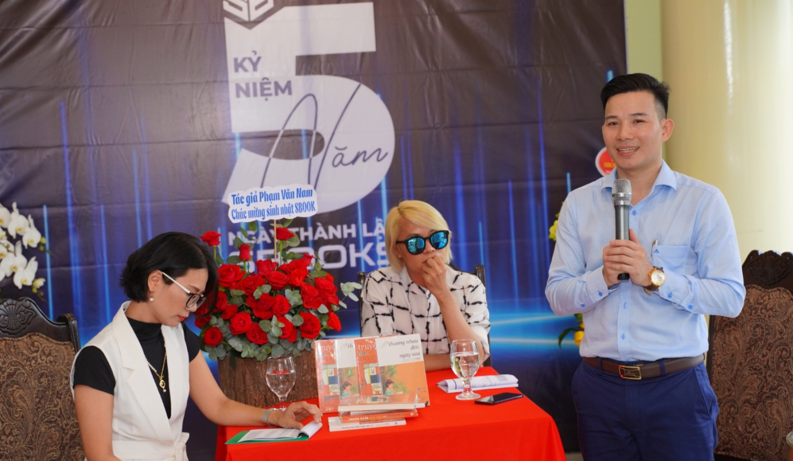 Cuốn sách chứa đựng nỗi đau và vẻ đẹp trào nước mắt của đời sống