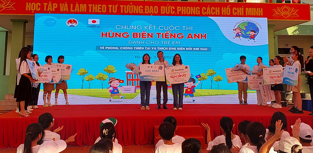 Học sinh Trường THPT chuyên Thoại Ngọc Hầu đạt giải nhất thi “Hùng biện tiếng Anh dành cho trẻ em về phòng, chống thiên tai và thích ứng biến đổi khí hậu”