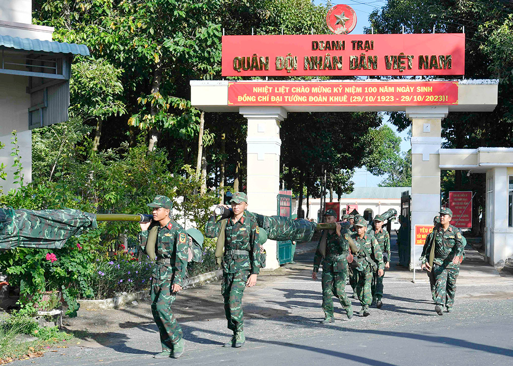 Vượt sông cùng cán bộ, chiến sĩ Tiểu đoàn 511