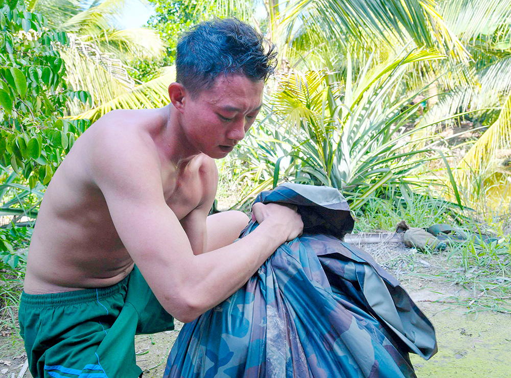 Vượt sông cùng cán bộ, chiến sĩ Tiểu đoàn 511