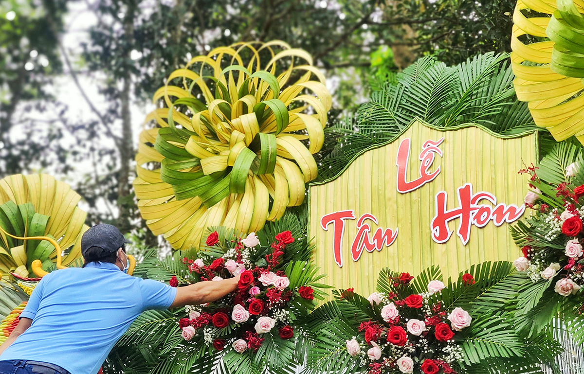 Độc đáo cổng cưới miền Tây