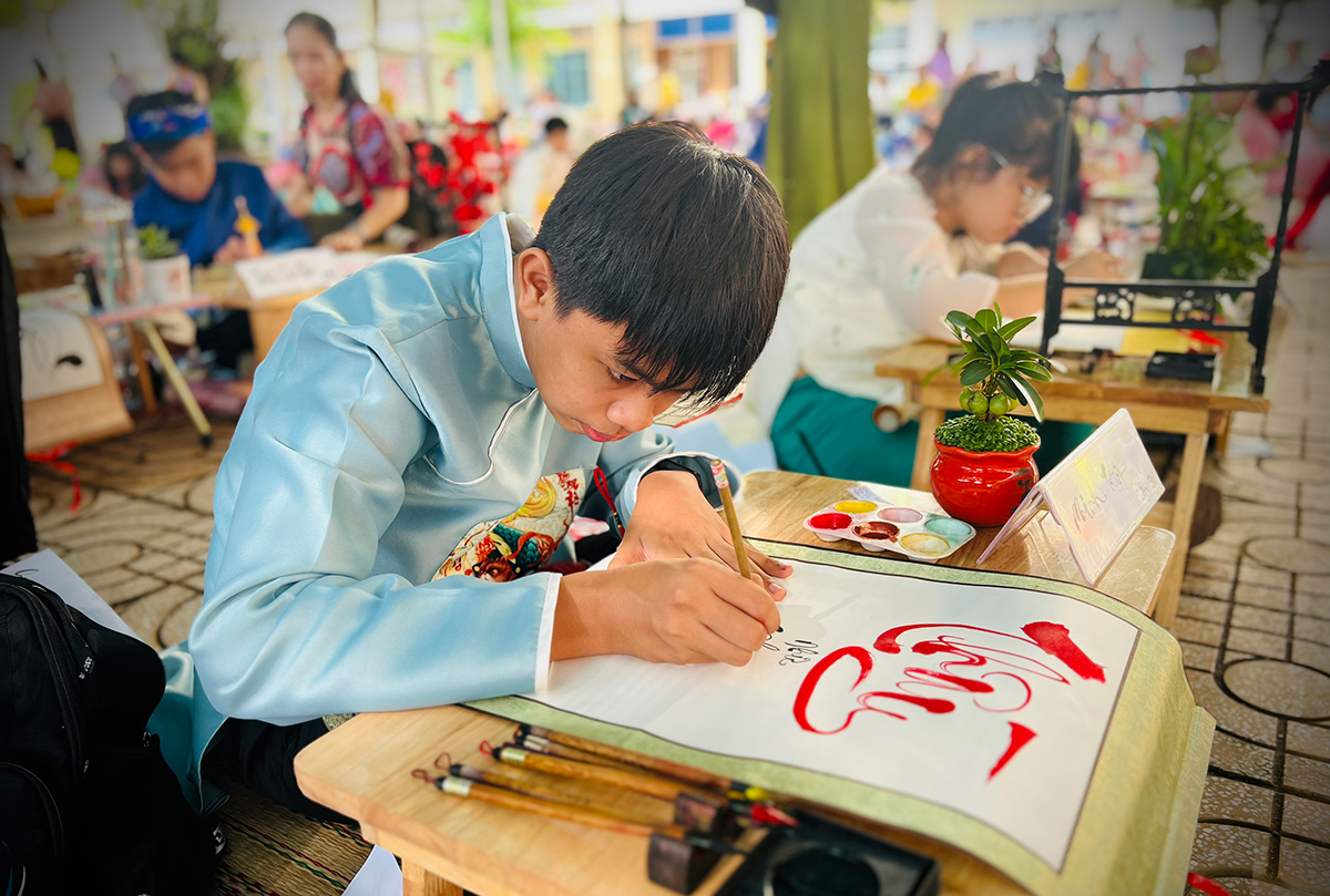“Truyền lửa” cho những tâm hồn yêu chữ Việt