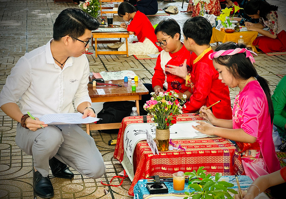“Truyền lửa” cho những tâm hồn yêu chữ Việt