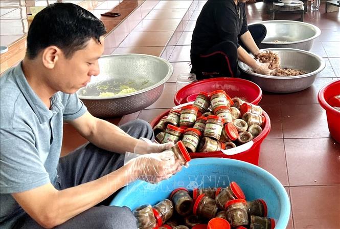 Du lịch làng nghề 'đánh thức' tiềm năng sẵn có nơi đất Tổ