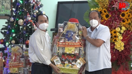 Chủ tịch UBND tỉnh An Giang Nguyễn Thanh Bình thăm, chúc mừng Giáng sinh