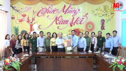 Phó Chủ tịch UBND tỉnh An Giang Trần Anh Thư thăm, chúc Tết huyện Phú Tân và TX. Tân Châu