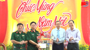Phó Bí thư Thường trực Tỉnh ủy, Chủ tịch HĐND tỉnh An Giang Lê Văn Nưng thăm, chúc Tết các gia đình chính sách và lực lượng vũ trang tại 2 huyện Châu Thành và Châu Phú