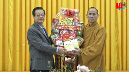 Bí thư Tỉnh ủy An Giang  Lê Hồng Quang thăm, chúc Tết Ban Trị sự Giáo hội Phật giáo Việt Nam tỉnh và các doanh nghiệp tiêu biểu