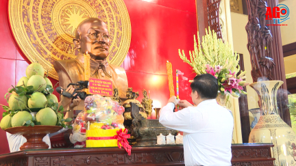 Bí thư Trung ương Đảng, Trưởng Ban Tuyên giáo Trung ương Nguyễn Trọng Nghĩa viếng, dâng hoa, dâng hương tại đền thờ Chủ tịch Tôn Đức Thắng