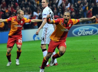 <font size="2">Không nằm ngoài dự đoán, MU thua 0-1 trước 
Galatasaray. Một kết quả làm hài lòng các CĐV “máu nóng” tại Thổ Nhĩ Kỳ,
 trong khi đoàn quân của Alex Ferguson chỉ mất chút ít tiền thưởng.</font><font size="2"> <br></font>