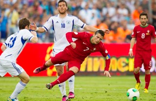 <font size="2">Bồ Đào Nha đang rơi vào thế bất lợi trong cuộc đua
 giành tấm vé dự World Cup 2014 với tuyển Nga. C.Ronaldo và đồng đội 
không còn con đường nào khác là phải giành 3 điểm trước Israel tại 
Lisbon trong lượt trận áp chót ở bảng F khu vực châu Âu...</font>