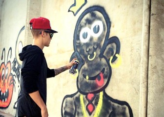 Justin Bieber bị khởi tố ở Brazil vì vẽ graffiti