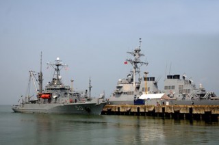 Chiến hạm Aegis Hải quân Mỹ cập cảng Tiên Sa