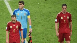 Tây Ban Nha 0-2 Chile: Bò tót bị loại sớm