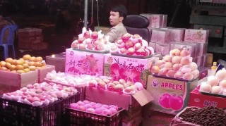 Dán tem Mỹ cho trái cây Trung Quốc