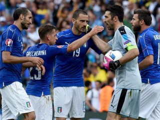 Italia đấu Tây Ban Nha: Thích nghi và thay đổi