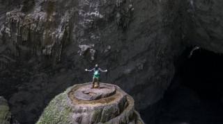 Đạo diễn phim Kong: Skull Island, người đầu tiên đi xuyên hang Sơn Đoòng