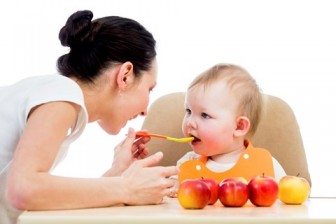 Tết thiếu nhi, chuyên gia dinh dưỡng chia sẻ cách giúp trẻ ăn ngon hơn