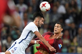 Ronaldo mờ nhạt, Bồ Đào Nha gục ngã trước Chile ở loạt “đấu súng”