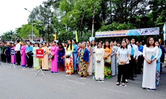 Phụ nữ tham gia xây dựng gia đình “5 không, 3 sạch”