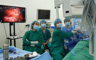 Lần đầu tiên ‘người máy’ phẫu thuật lấy thận ghép từ người sống