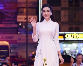 Hoa hậu Đỗ Mỹ Linh gây thương nhớ với áo dài hoa sen