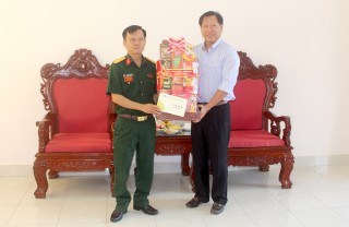 Phó Chủ tịch UBND tỉnh Trần Anh Thư chúc Tết huyện Tri Tôn