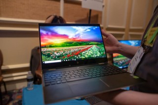 Samsung công bố tấm nền OLED 4K 15,6 inch đầu tiên cho laptop