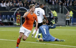 Đội tuyển Hà Lan ngược dòng đánh bại Đức
