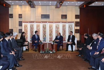 Thủ tướng Nguyễn Xuân Phúc tọa đàm với các nhà đầu tư hàng đầu Hàn Quốc