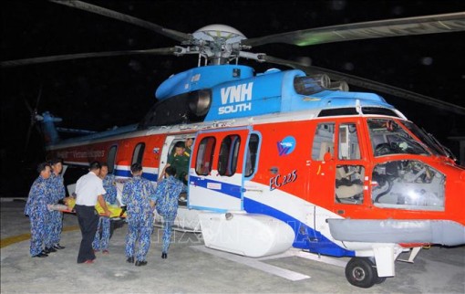 Điều trực thăng cứu nạn ngư dân ở ngư trường Trường Sa