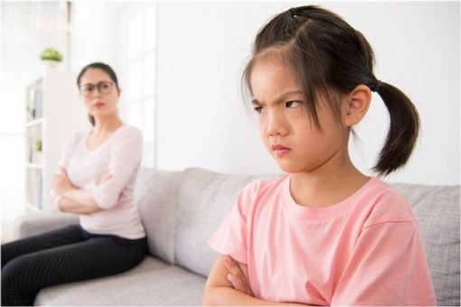 6 hành động sai lầm cha mẹ tuyệt đối không nên làm với con