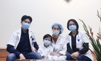 Bệnh nhi ghép tim nhỏ tuổi nhất Việt Nam xuất viện