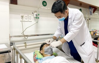 Cứu sống bệnh nhân bị thanh sắt đâm xuyên não