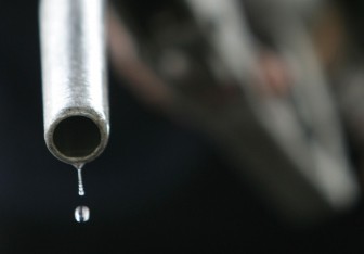 Giá dầu thế giới giảm 7% phiên 18-3 do dịch COVID-19 diễn biến xấu tại châu Âu