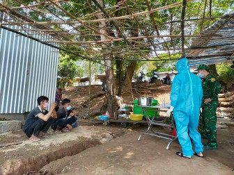 Xử phạt, đưa đi cách ly 1 gia đình nhập cảnh trái phép qua biên giới An Giang