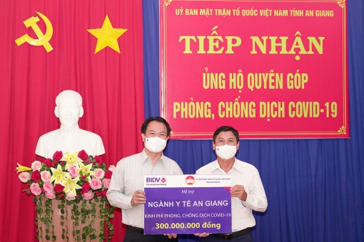 Thêm 100 tấn gạo và 300 triệu đồng ủng hộ Quỹ Phòng, chống dịch COVID-19 tỉnh An Giang