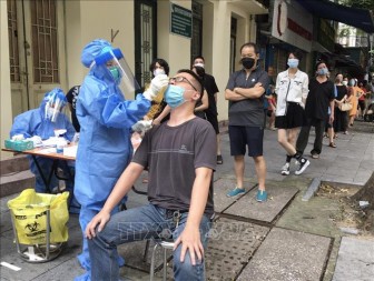 Ngày 4-10, Việt Nam ghi nhận 5.383 ca nhiễm mới SARS-CoV-2, có 6.144 ca nặng đang điều trị