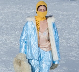 Phong cách quần áo trượt tuyết sang trọng lên ngôi trong mùa đông 2021