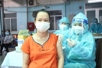 Giải pháp tăng tỷ lệ tiêm vaccine phòng COVID-19, giảm tử vong
