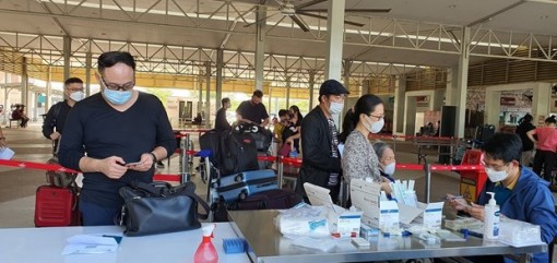 Việt Nam mở lại đường bay quốc tế đáp ứng mong mỏi của người dân