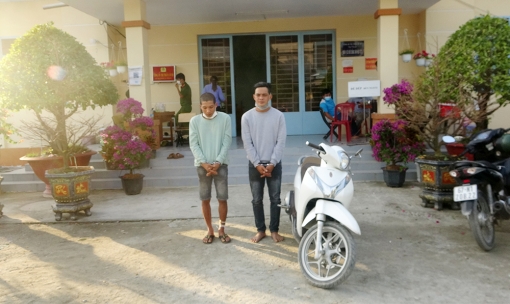 Công an thị trấn Cô Tô bắt nóng 2 đối tượng trộm xe máy