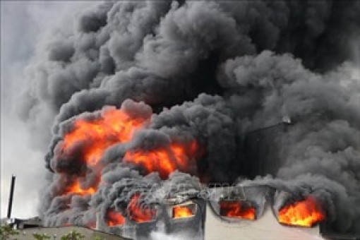Cháy lớn tại một nhà máy hóa chất ở New Jersey, Mỹ