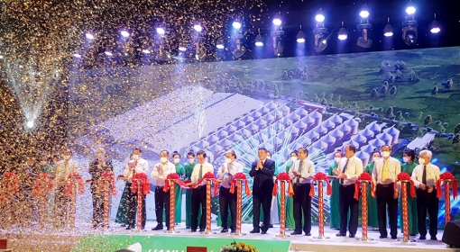 Chủ tịch nước Nguyễn Xuân Phúc dự lễ khánh thành nhà máy gạo lớn nhất Châu Á