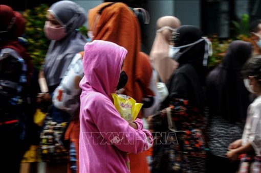 Indonesia kêu gọi người dân hạn chế hoạt động ngoài trời